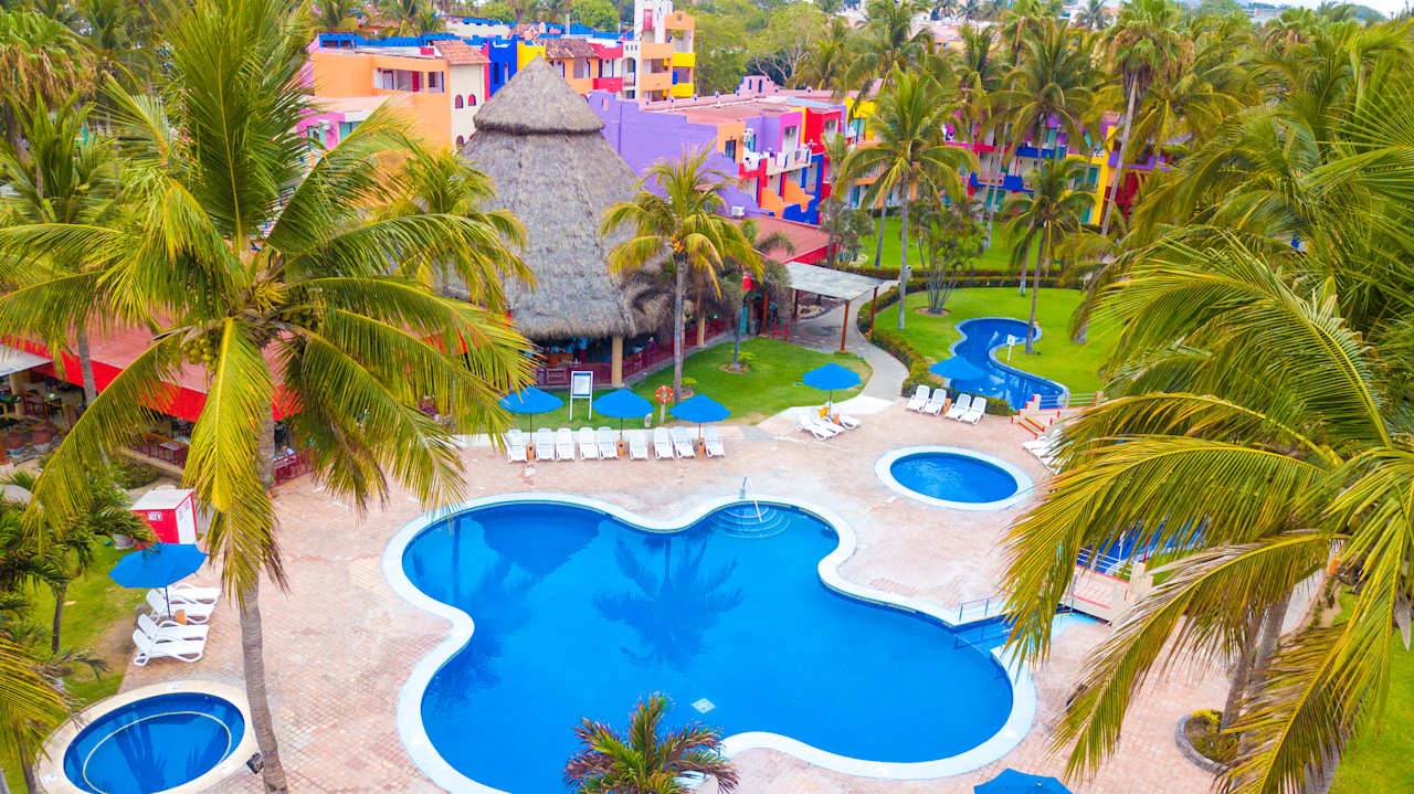 Pool Grand Decameron Complex