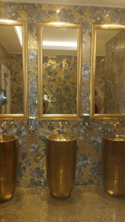 Lobby WC Azura Deluxe Resort & Spa Hotel