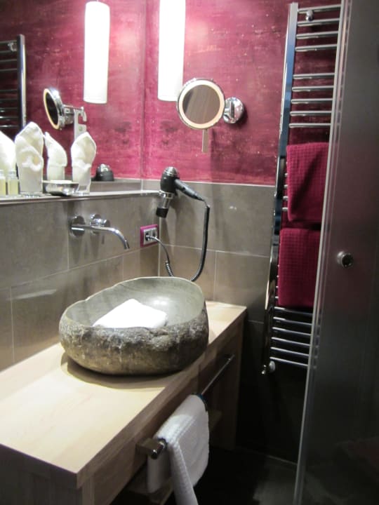 Tolles Bad mit Dusche Verwöhn- und Wellnesshotel Walserhof
