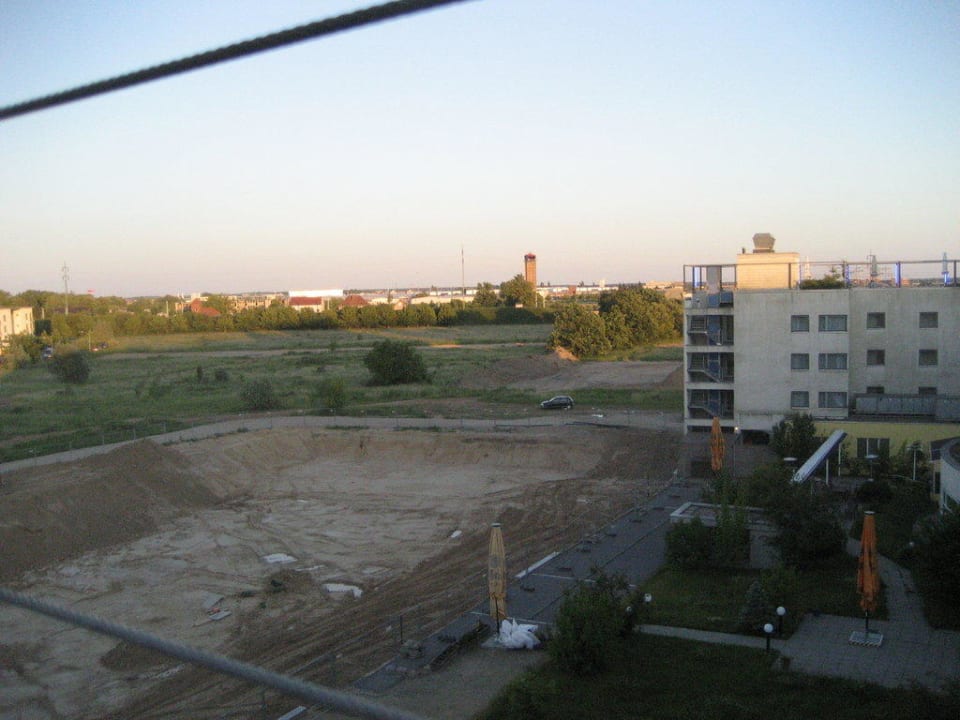Baustelle im Innenhof Holiday Inn Berlin Airport - Conference Centre