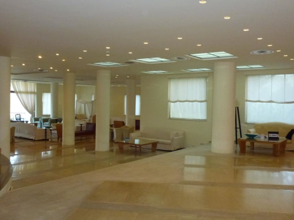 Eingang Grecotel LUXME Dama Dama