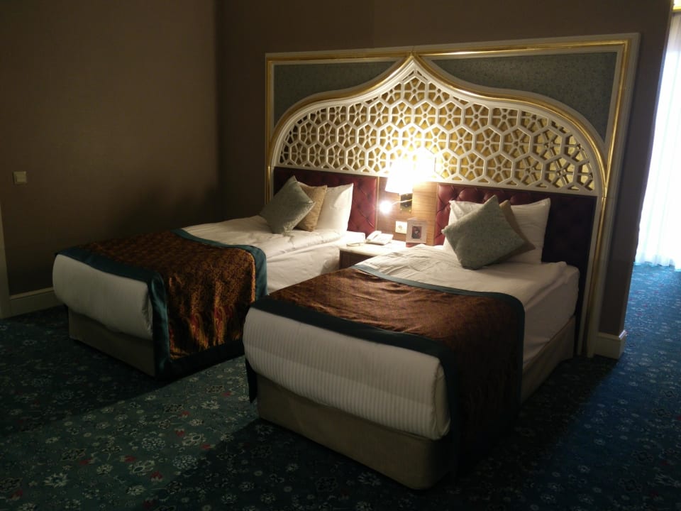 Schöne große Zimmer Royal Taj Mahal Hotel