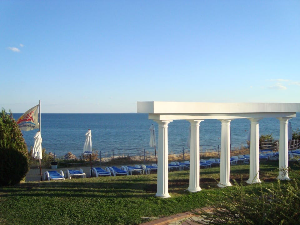 Blick vom Pool auf's Meer Hotel Sineva Beach