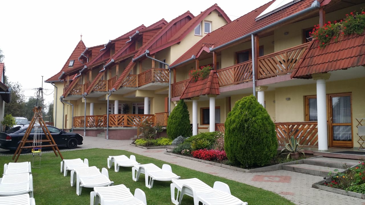 Hausansicht vom Pool Pension Erika