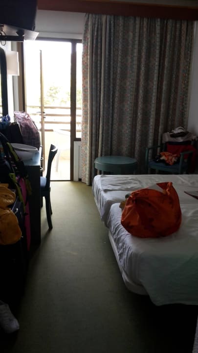 Leider sehr feuchter, muffiger Raum Hotel Vibra Beverly Playa