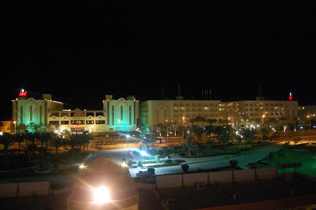 Widok nocą Riviera Aqua Park Resort