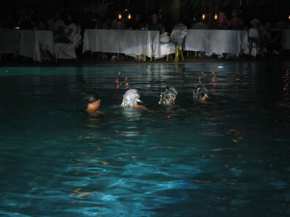 Gala show der Tänzerinnen Saturn Palace Resort Hotel