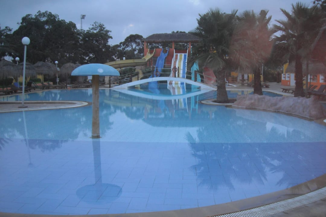 Basen z zjeżdzialniami Hotel Caribbean World Nabeul
