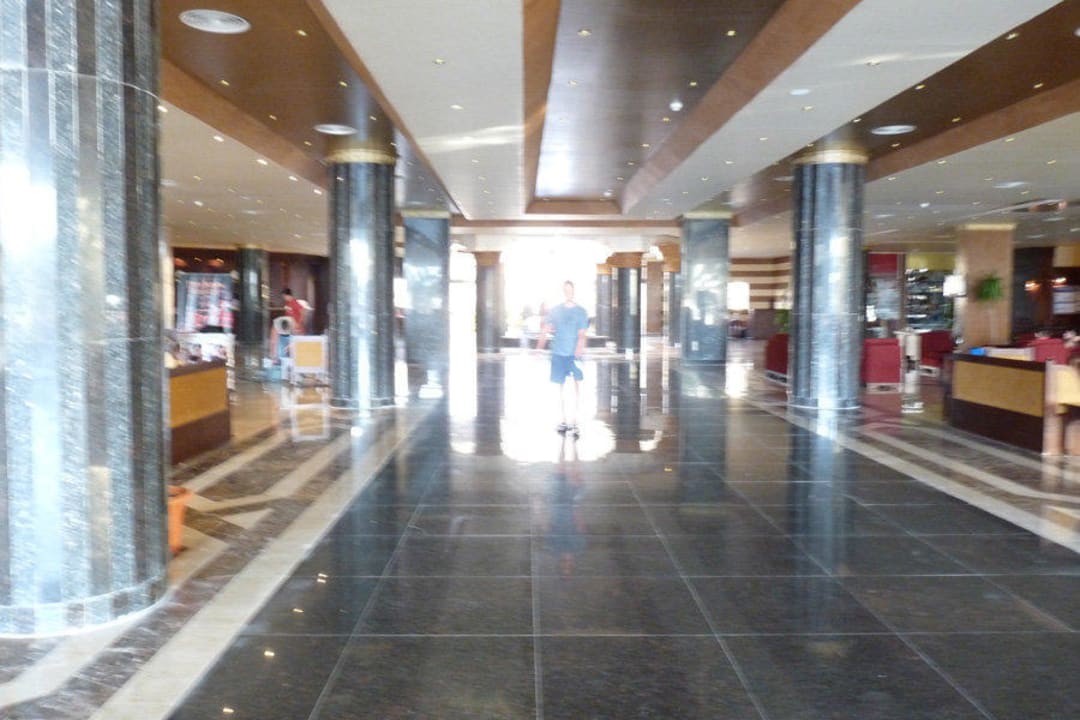 Lobby mit Hoteleingang Riviera Aqua Park Resort