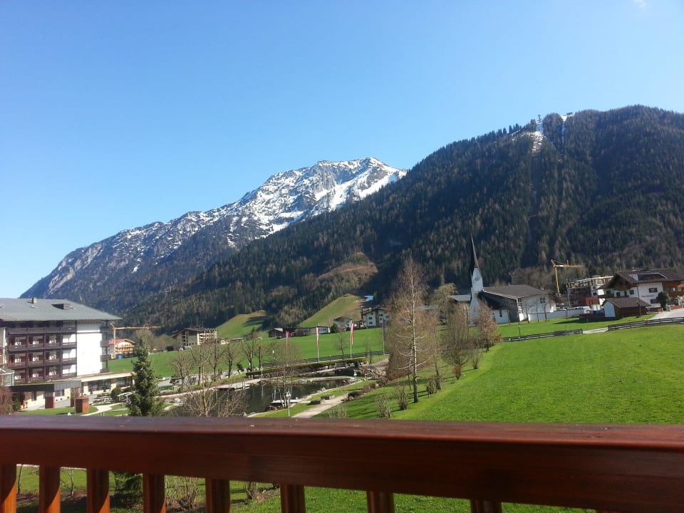 Ausblick vom Balkon links Verwöhnhotel Kristall