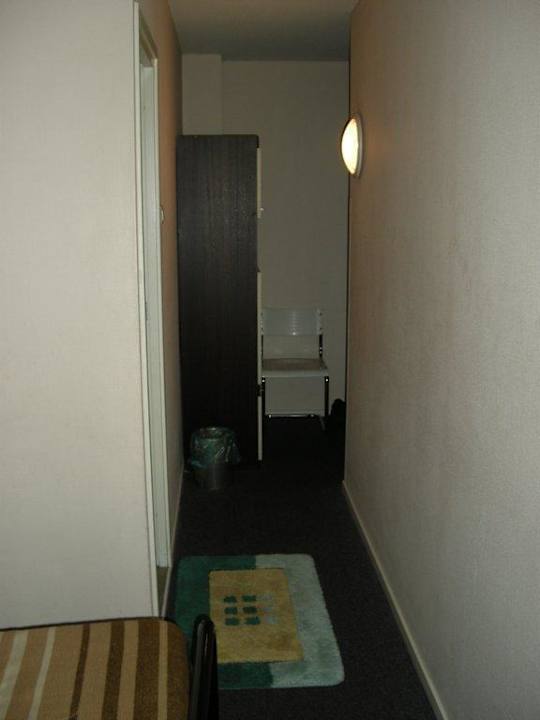 Flur im Doppelzimmer Hotel van Onna