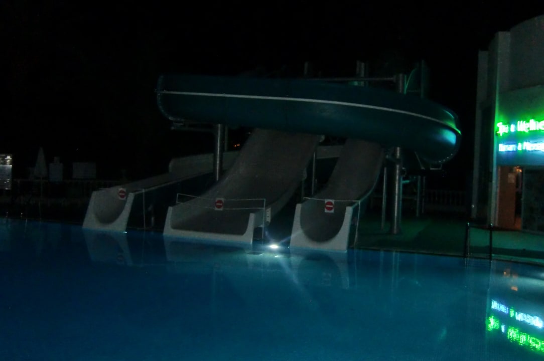 Pool mit Eingang zum Spa Labranda Alantur Resort