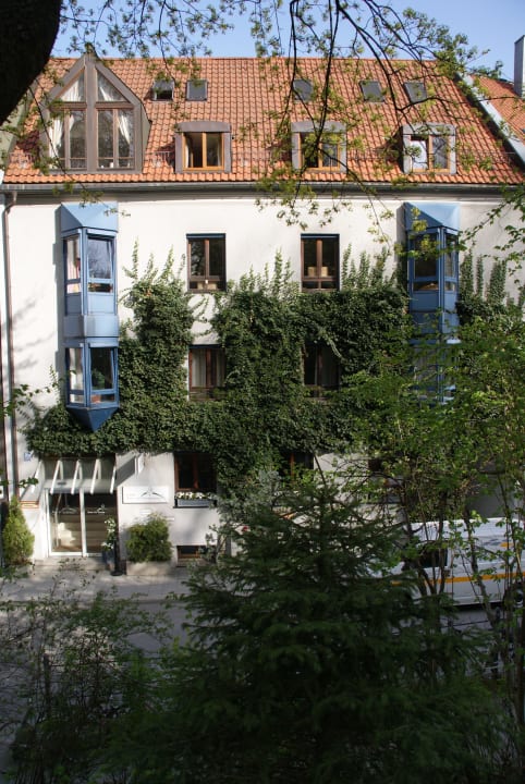 Blick vom gegenüberliegenden Park Hotel Am Nockherberg
