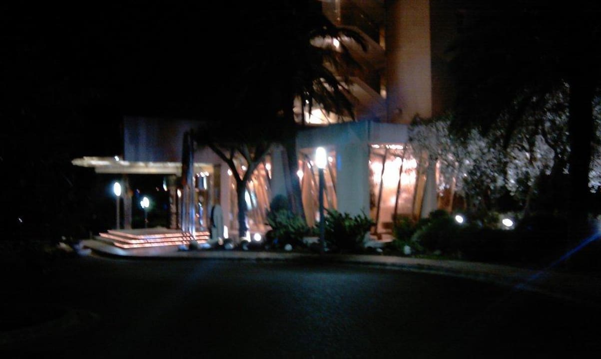 Aussen bei Nacht allsun Hotel Bella Paguera