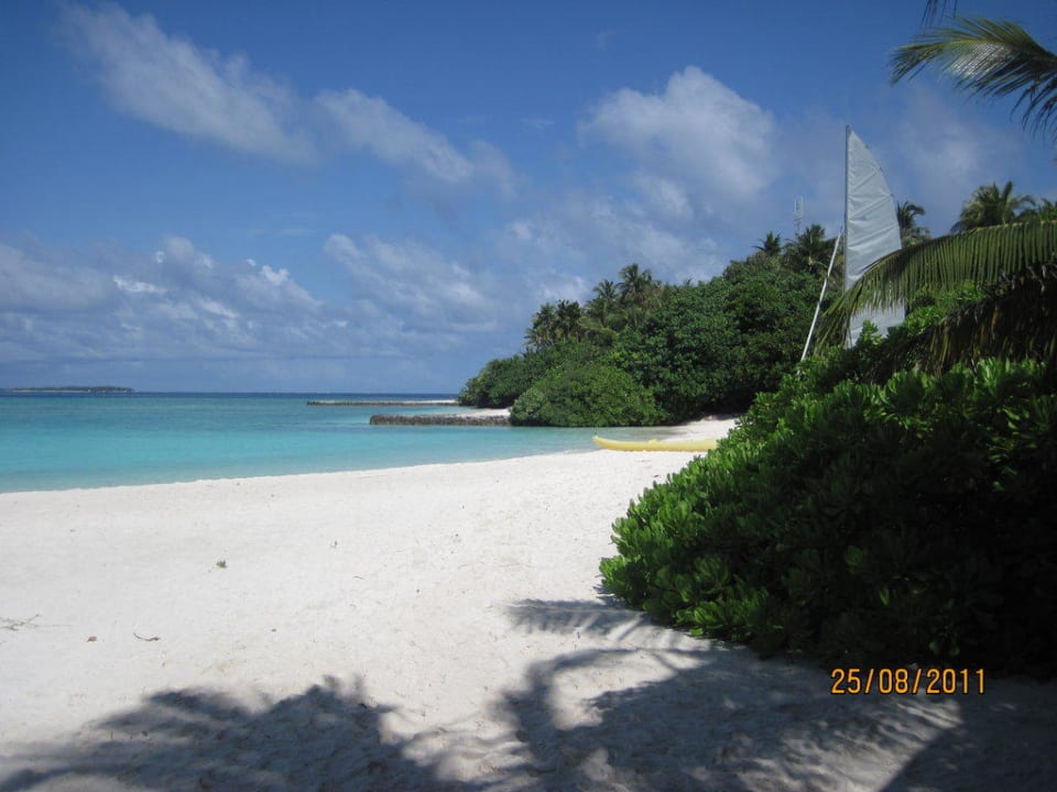 Strand im Süden Makunudu Island
