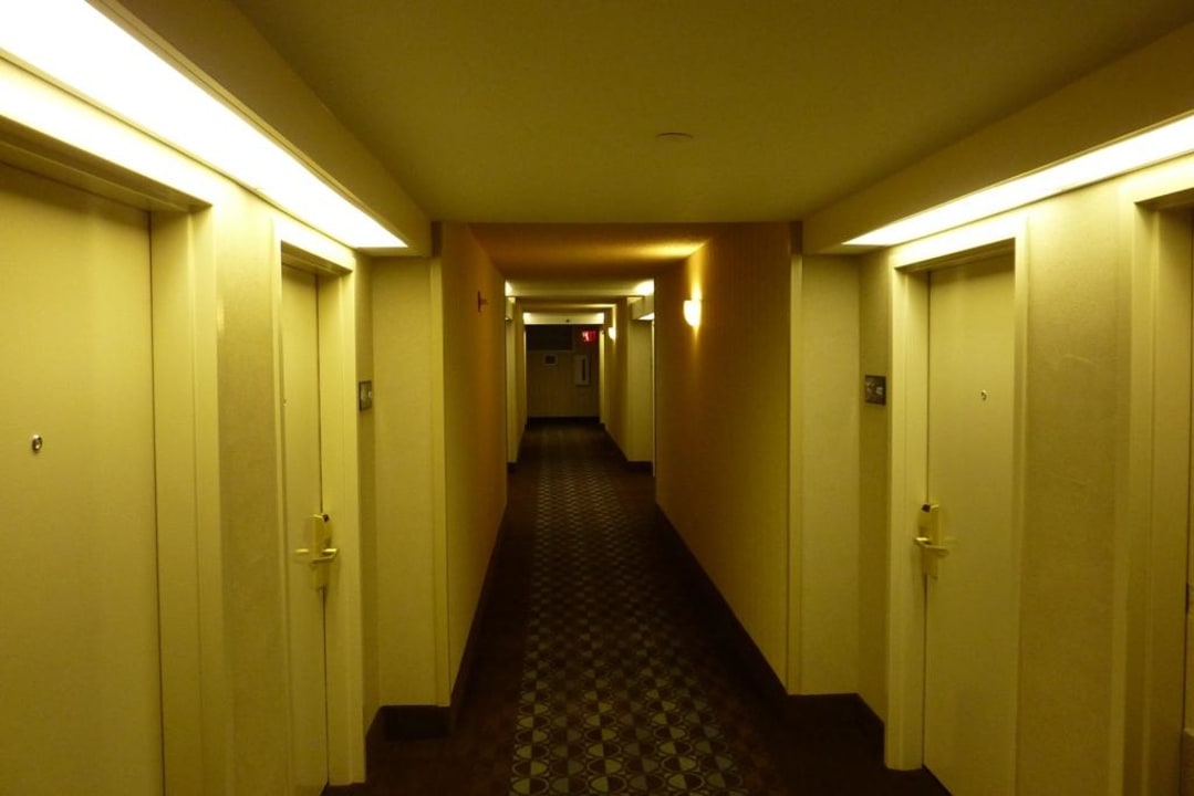 Flur im 4. Stock  Hotel Hampton Inn JFK Airport