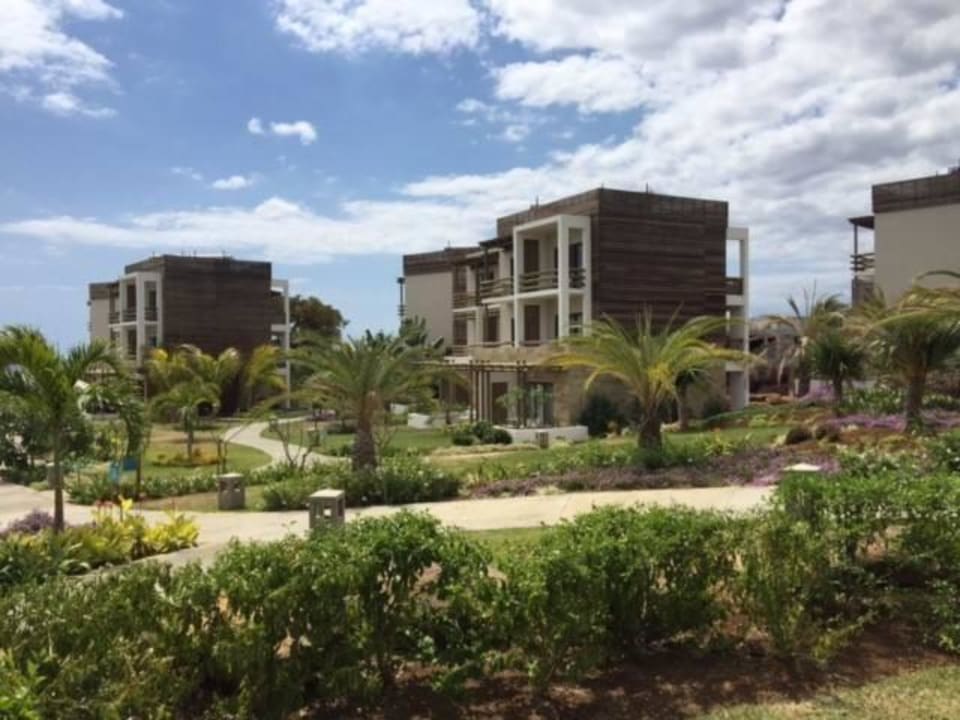 Gartenanlage mit neuen Gebäuden Anelia Resort & Spa