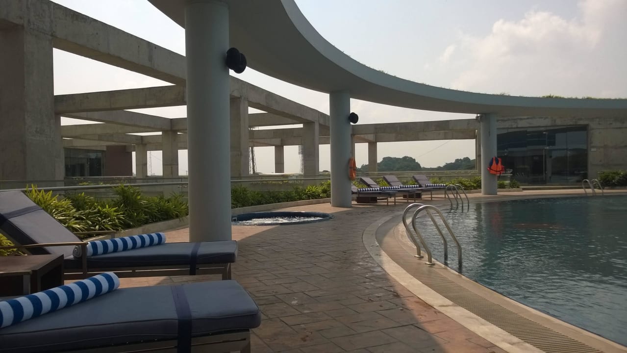 Innovative Poolgestaltung Radisson Blu Chittagong Bay View