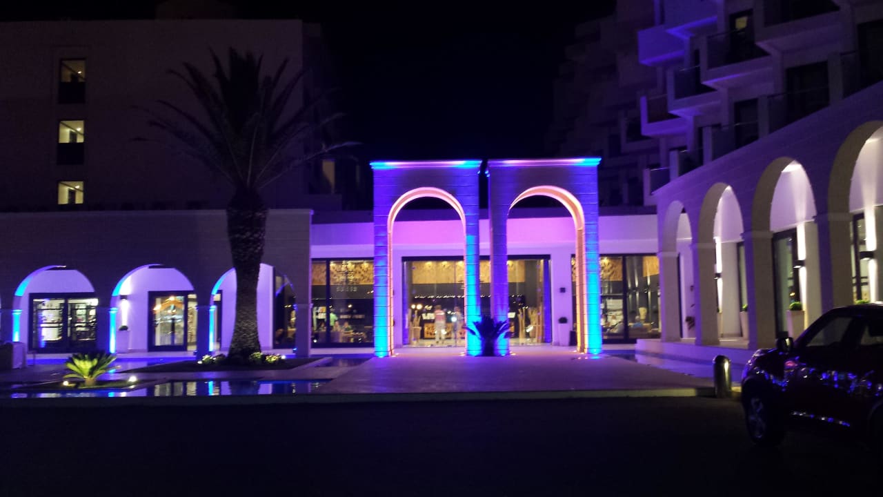Außenansicht vorm Hotel Mitsis Faliraki