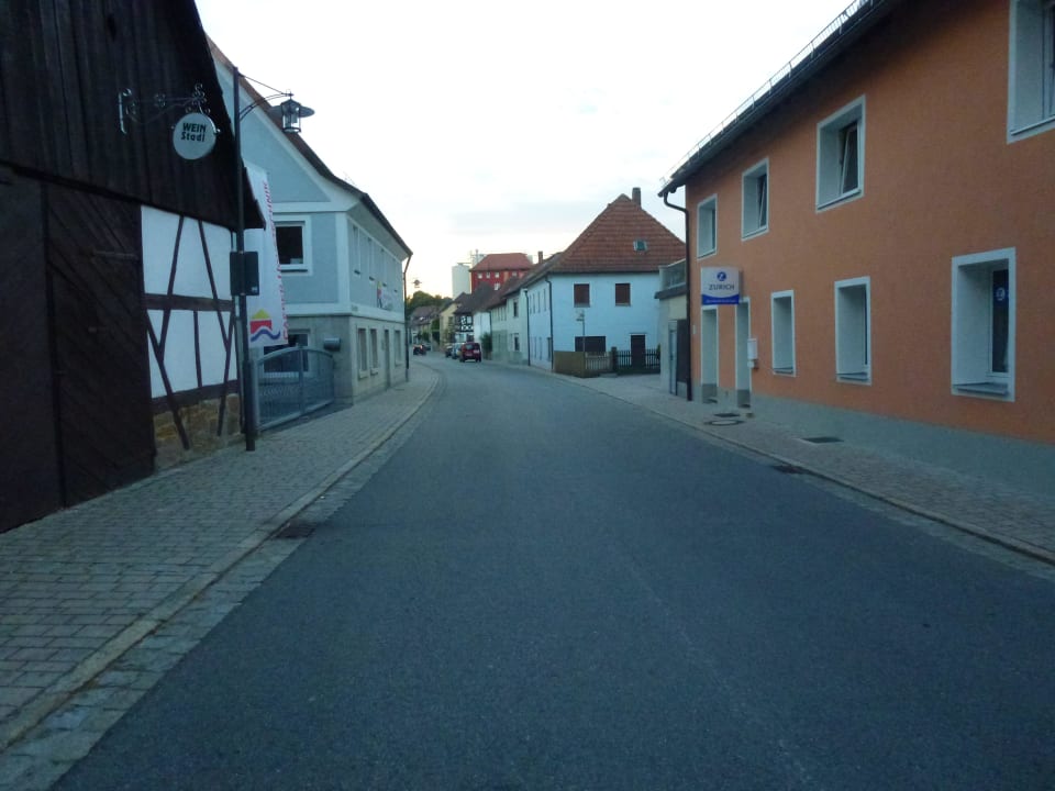 Straßenblick Hotel Gondel