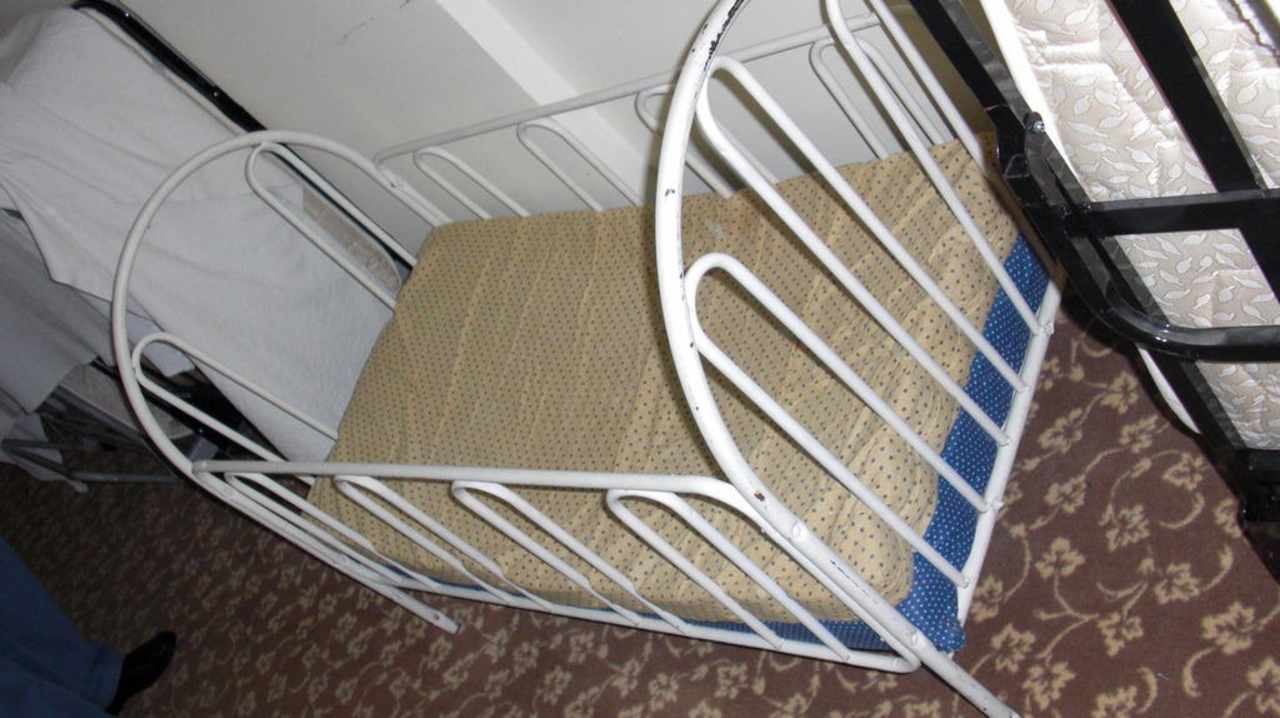 Gitterbett am Gang-Fluchtweg Hotel Aslan City Kleopatra