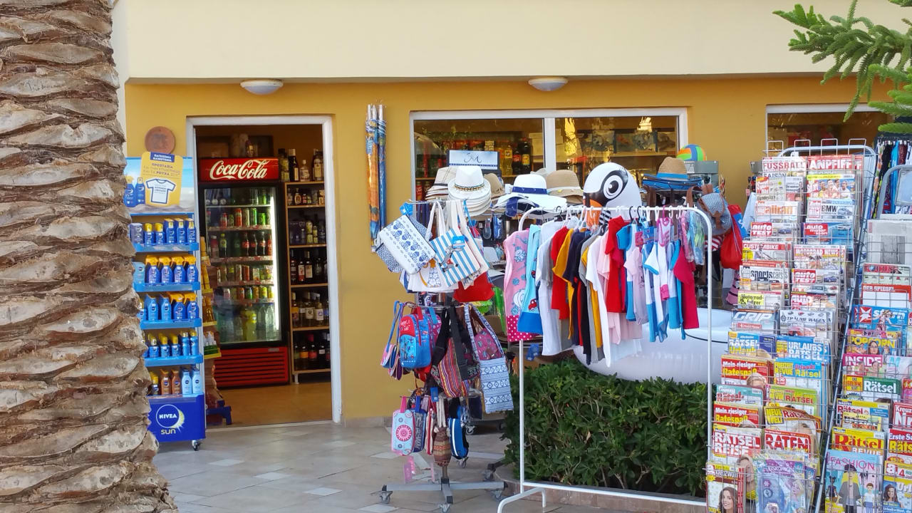 Kleiner Laden, indem es alles gibt Vantaris Luxury Beach Resort