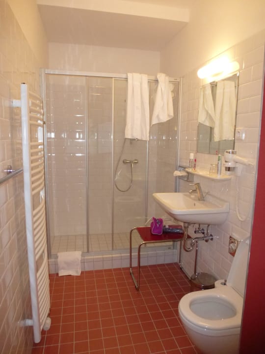 Bad, frisch renoviert  Hotel Axa