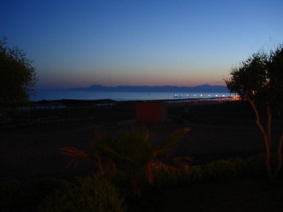 Ausblick bei Nacht Kamelya Aishen Club