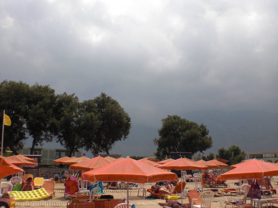 Graue Wolken und 35 Grad Eliros Mare
