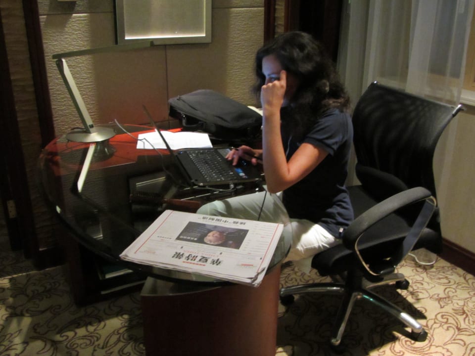 Al lavoro nell'angolo ufficio della ns suite Hotel Sofitel Wanda Chengdu