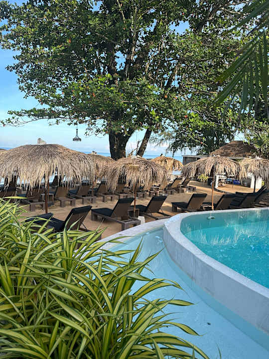 Pool Ocean Breeze Resort