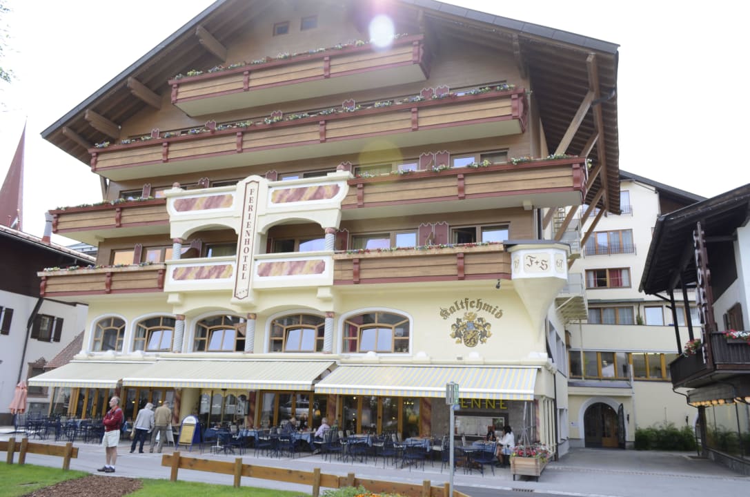 Die Hinterseite des Hotels mit eigener Konditorei. Das Kaltschmid - Familotel Tirol