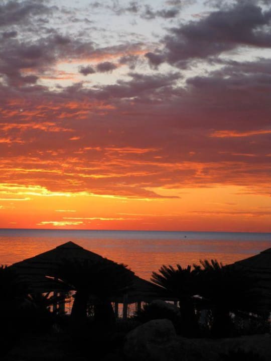 Glutroter Himmel am Morgen Aquagrand Artistic Luxury Beach Resort - Adults only