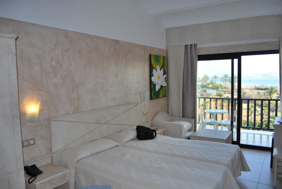Schönes Hotelzimmer mit Minikühlschrank FERGUS Style Bahamas