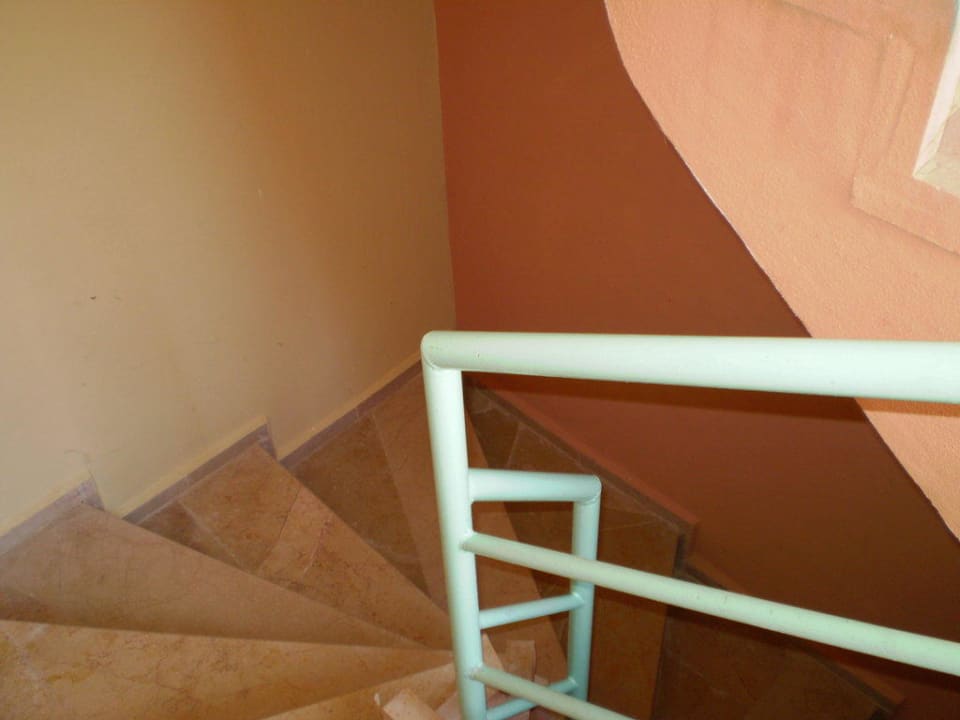 Treppe runter zum Zimmer Dream Family Club