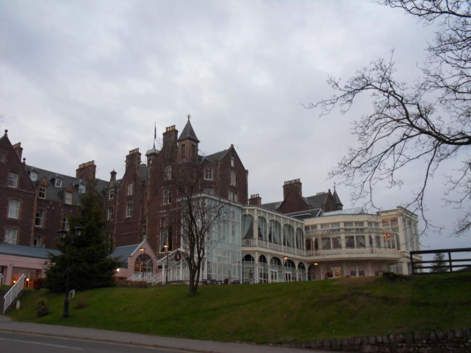 Rückseite des Hauses mit Wintergarten-Restaurant Hotel Crieff Hydro