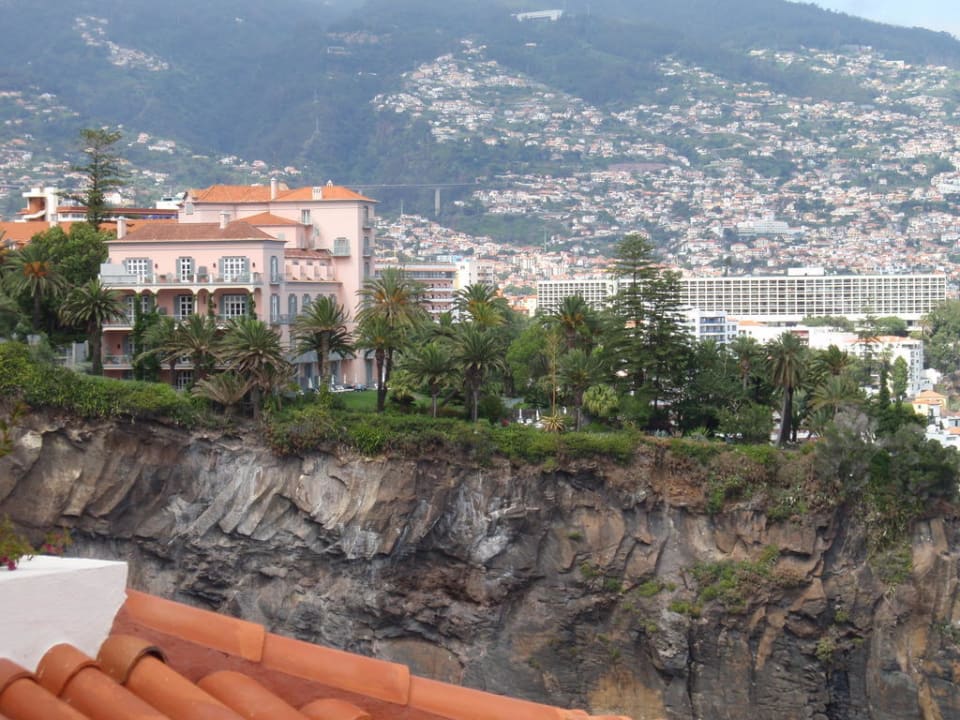 Ausblick auf das "Reid´s Hotel" Hotel The Cliff Bay (PortoBay)