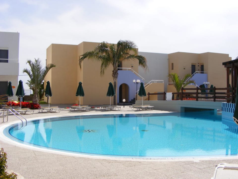 Einer der vielen Pools Atlantica Mikri Poli Rhodes