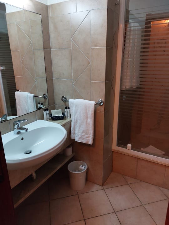 Zimmer Colonna Beach Hotel