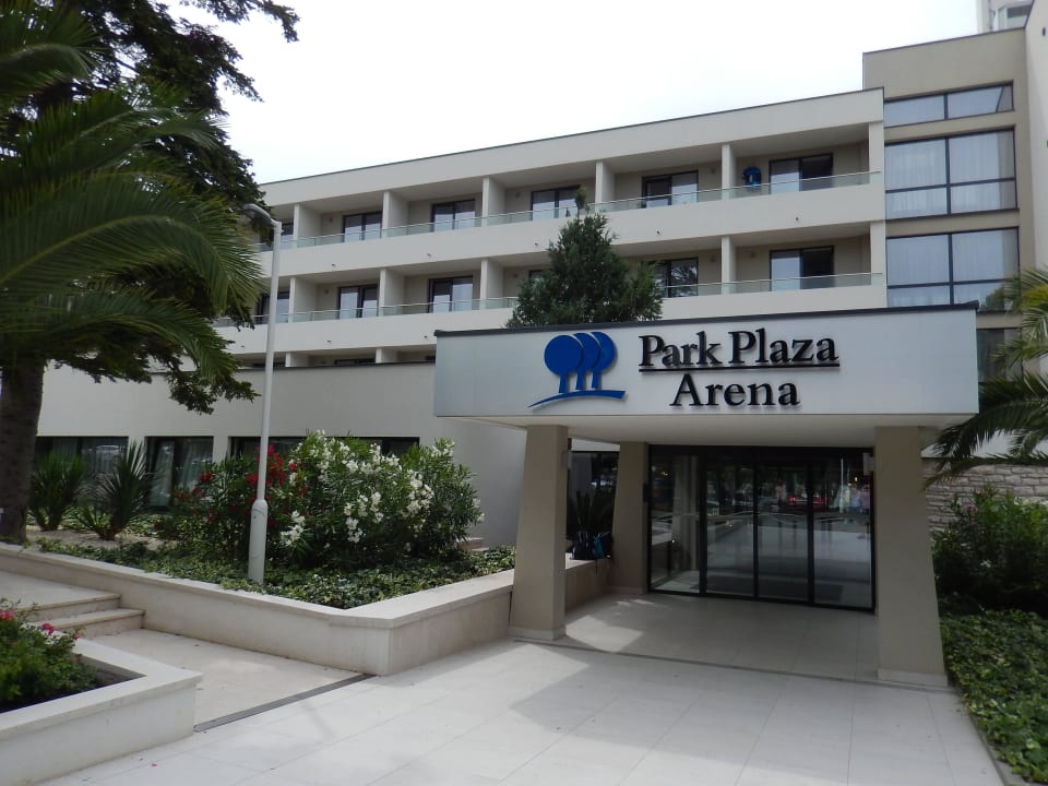 Eingang Park Plaza Arena Pula