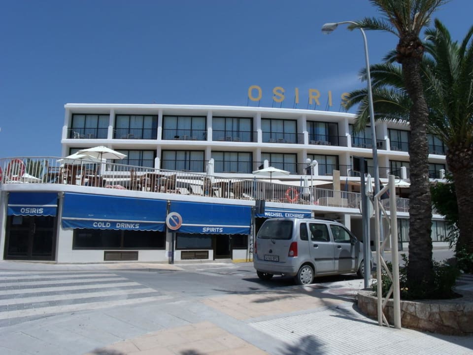 Blick von der Strasse auf das Hotel Hotel Osiris