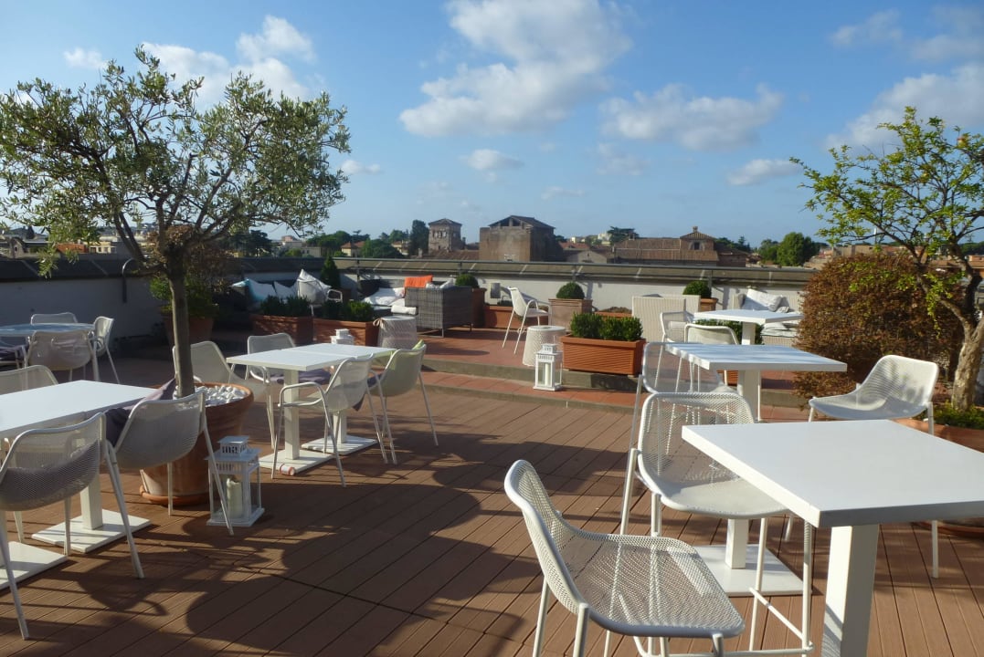 Frühstück Dachterrasse Mercure Roma Centro Colosseo