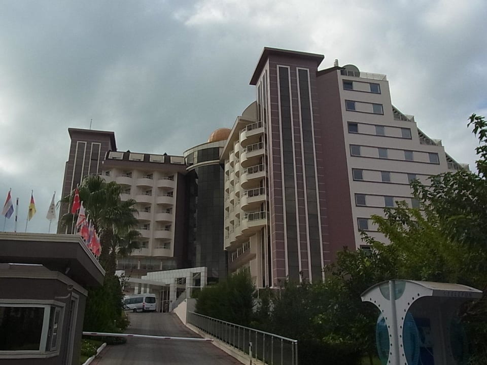 Blick zum Eingang Saturn Palace Resort Hotel