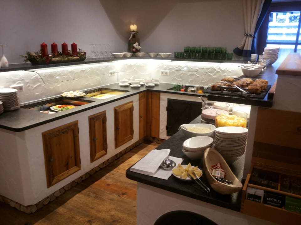 2/3 des Frühstücksbuffets LÜ - Hotel in der Mitte