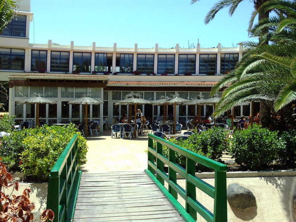 Der Weg von der Gartenanlage zum Speisesaal SBH Fuerteventura Playa