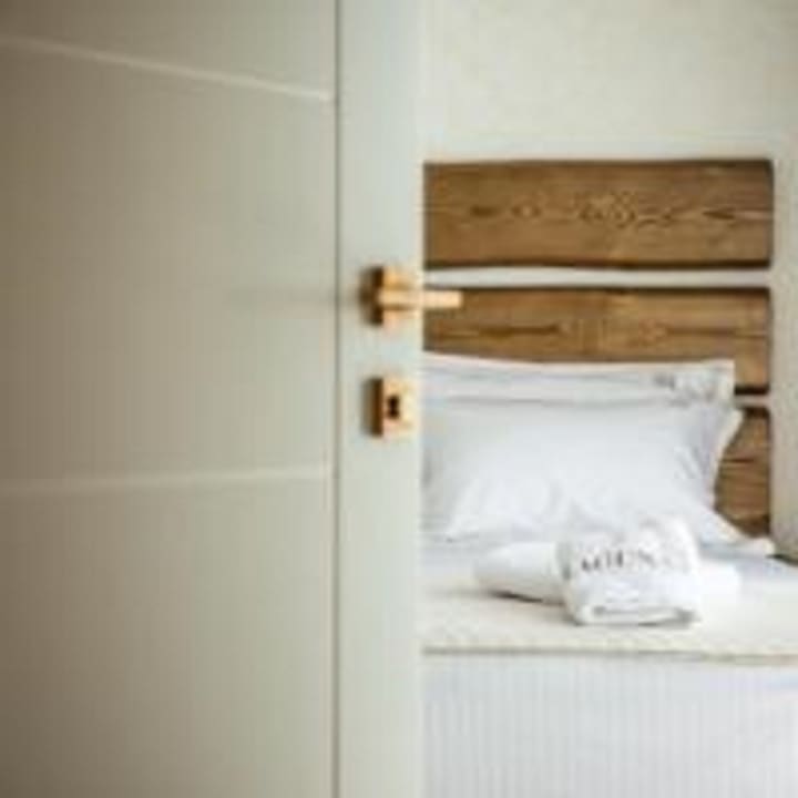 Zimmer Laguna Resort by Diomedes Group