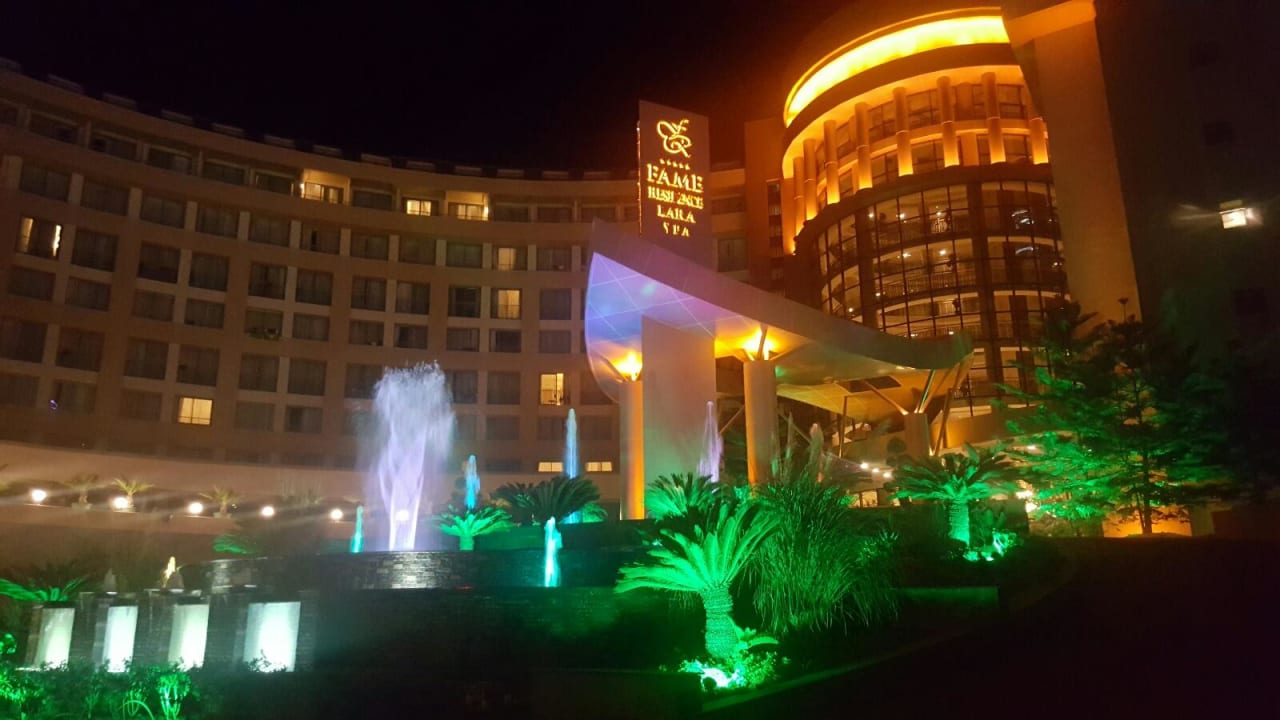 Eingang  Fame Residence Lara & Spa