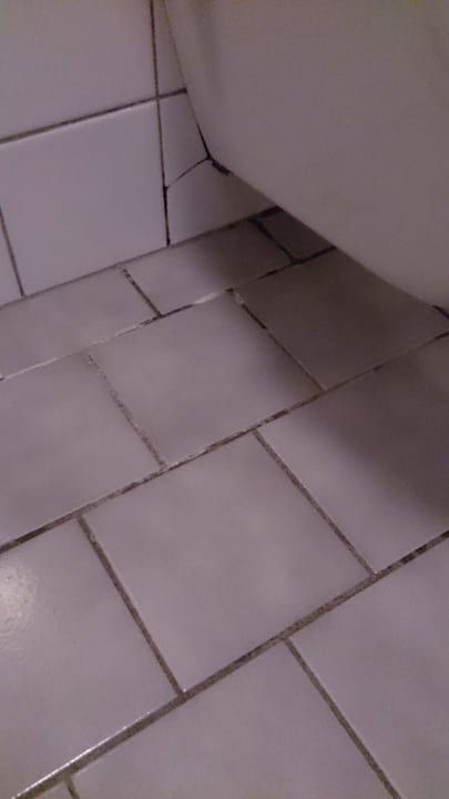 Kaputte Fliesen Gut Wenghof - Family Resort