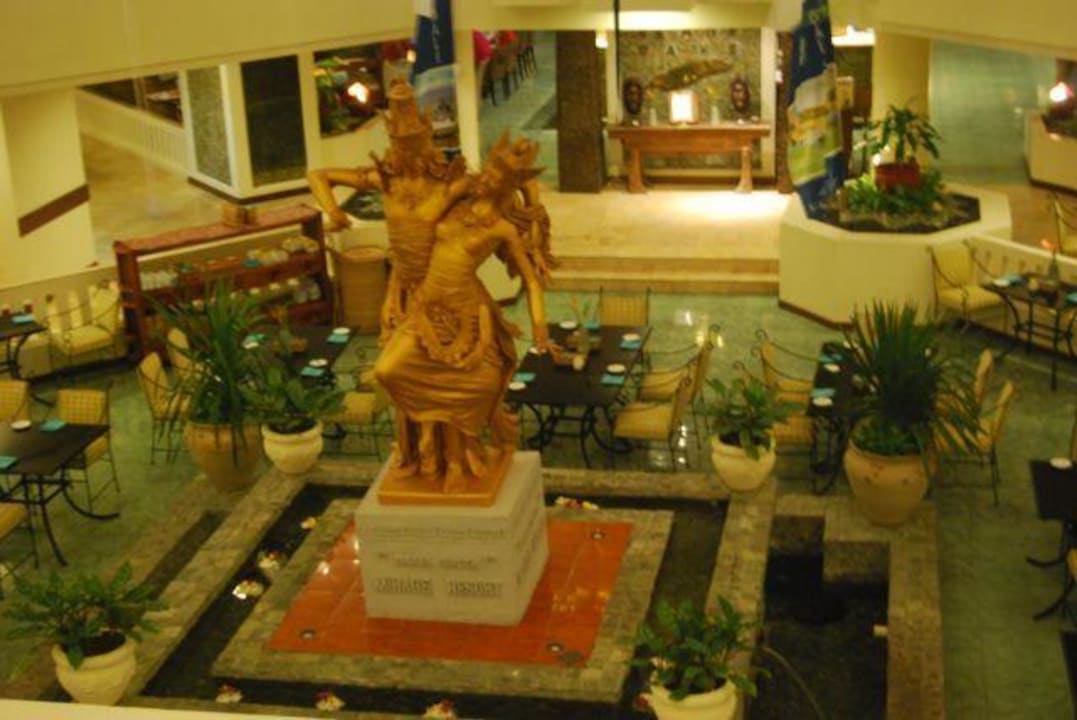 Innenhof des großen Hotels. Hotel Grand Mirage Resort & Thalasso Bali