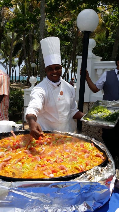 Paella am Pool Playabachata Hotel